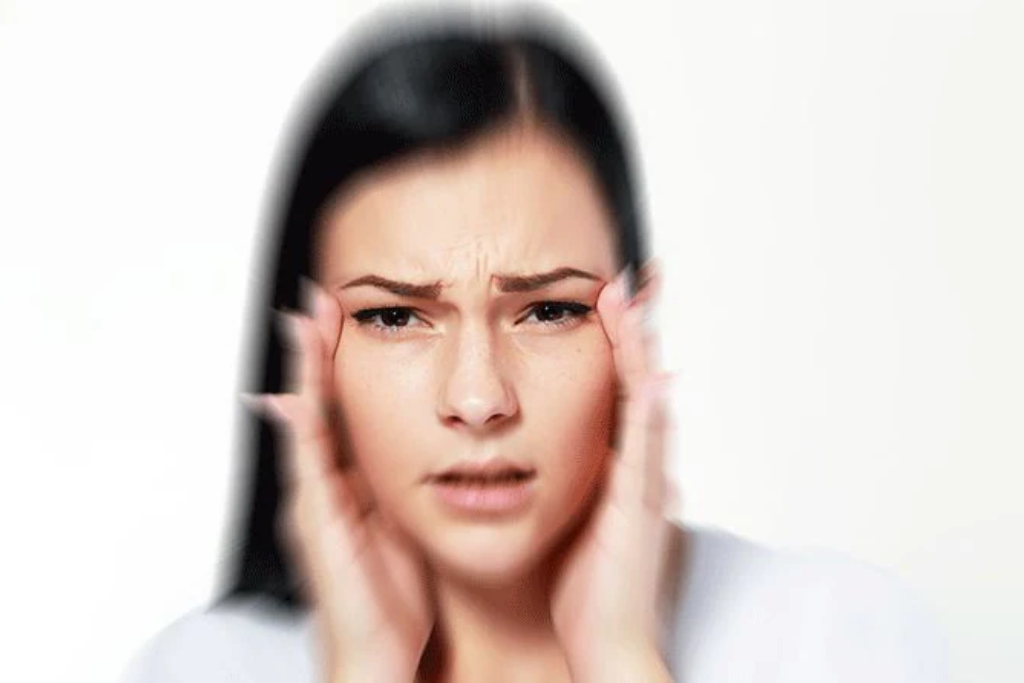 Headache with Blurry vision: Common causes and When to worry